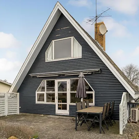 Three-bedroom In Tatil Evi *